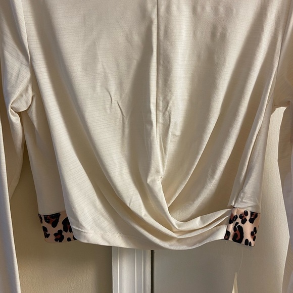 Fabletics twist front cropped top eco conscious fitted Large NWT $49.95 - Picture 6 of 11